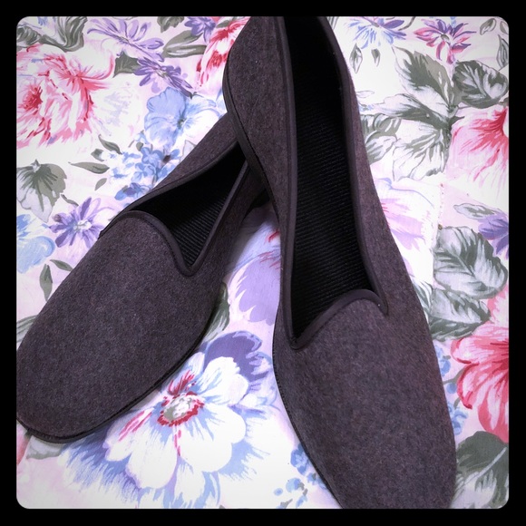 Ladies Slip On Shoes Size 10 Gray 💐🌺 - Picture 1 of 8